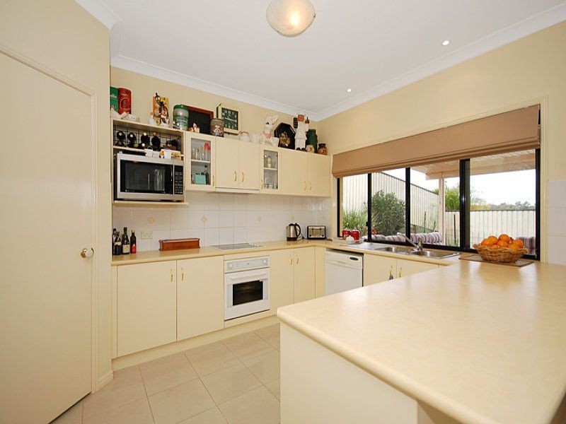 94 Silky Oak Crescent, Carindale QLD 4152