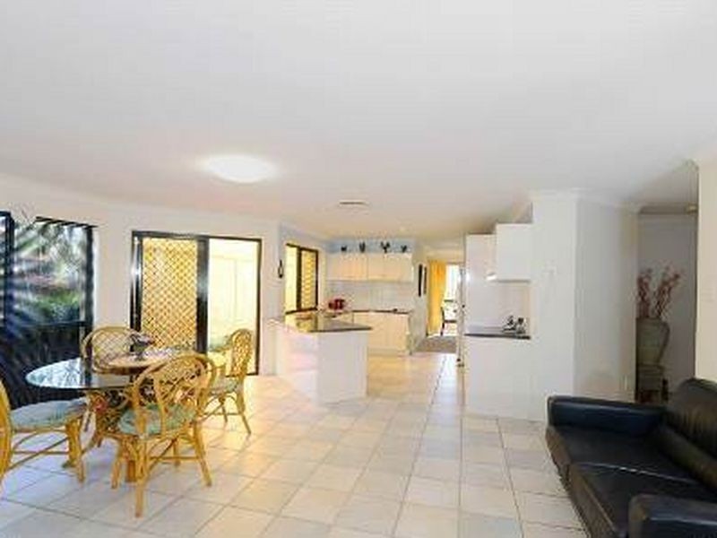 1 Argoon St., Carindale QLD 4152