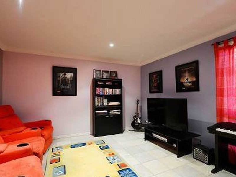 1 Argoon St., Carindale QLD 4152