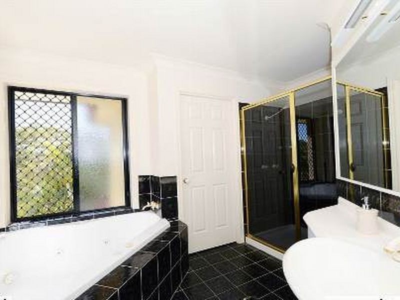 1 Argoon St., Carindale QLD 4152