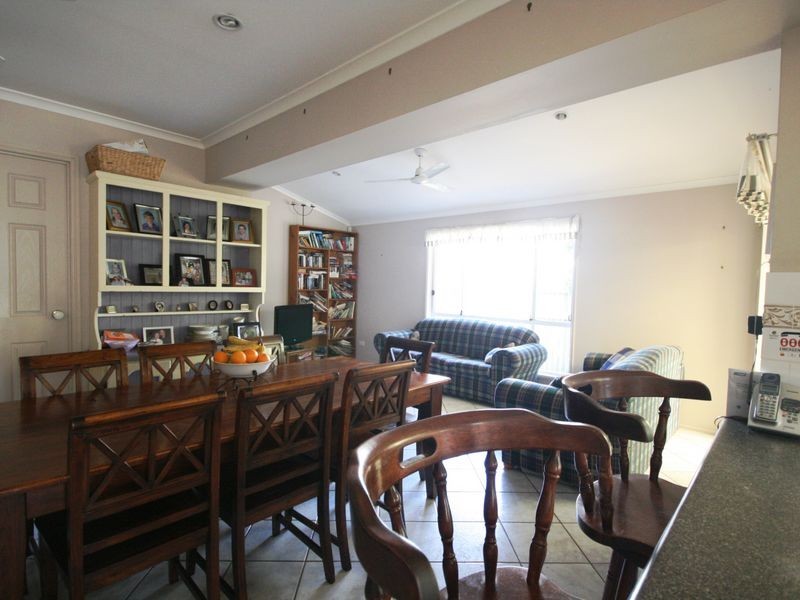 6 Hampshire Close, Carindale QLD 4152