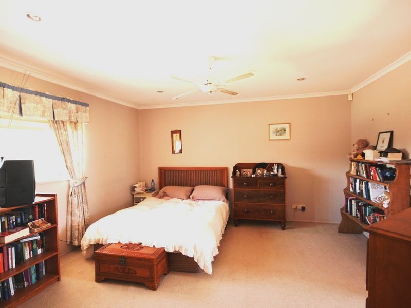 6 Hampshire Close, Carindale QLD 4152