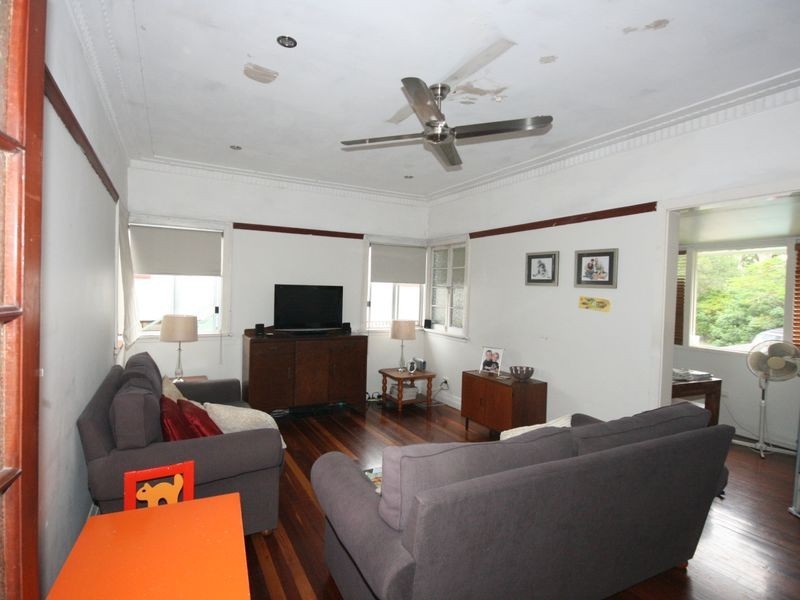 33 Brown Street, Camp Hill QLD 4152