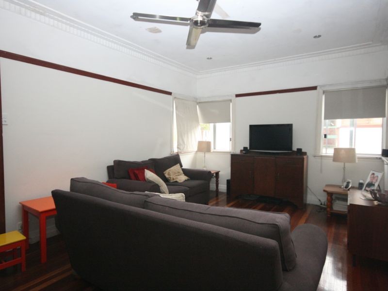 33 Brown Street, Camp Hill QLD 4152