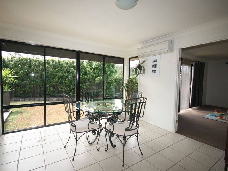 9 Ash Court, Carindale QLD 4152