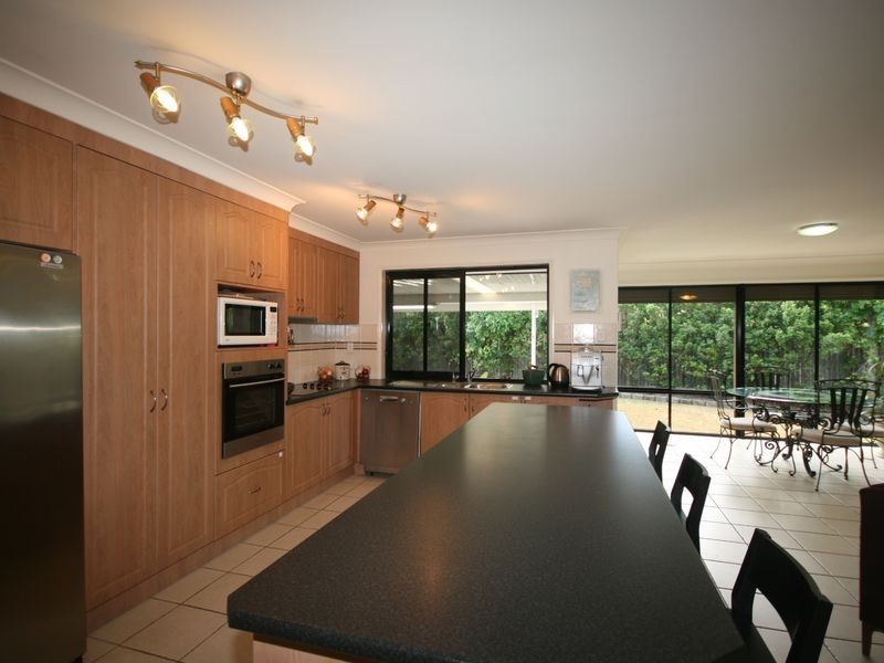 9 Ash Court, Carindale QLD 4152