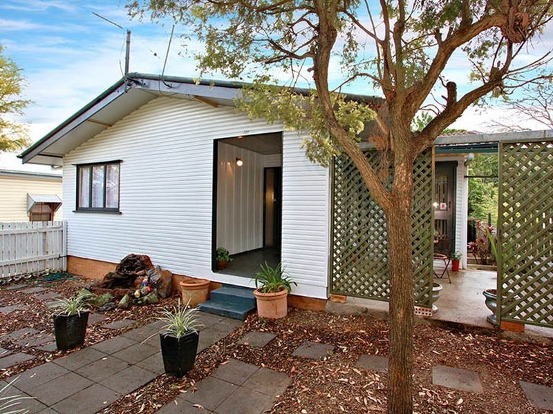 302 Bennetts Rd., Norman Park QLD 4170