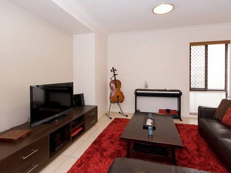 16/1 Celestial Court, Carina QLD 4152