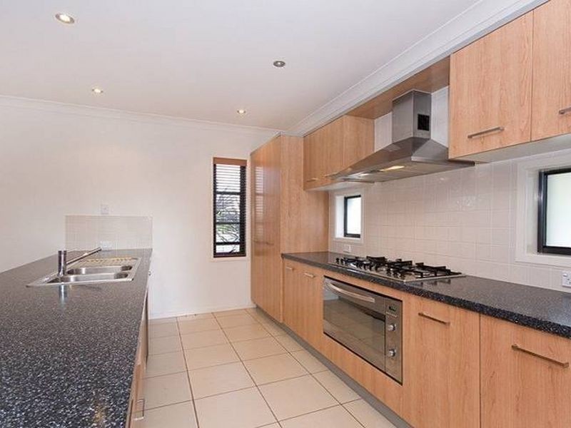 16/1 Celestial Court, Carina QLD 4152