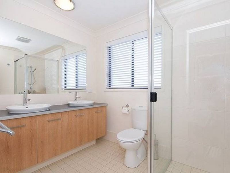 16/1 Celestial Court, Carina QLD 4152