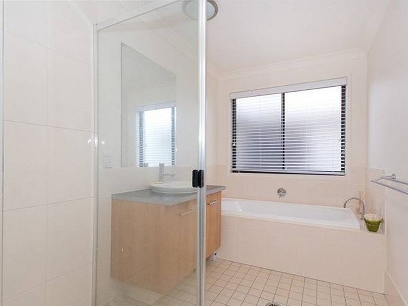 16/1 Celestial Court, Carina QLD 4152