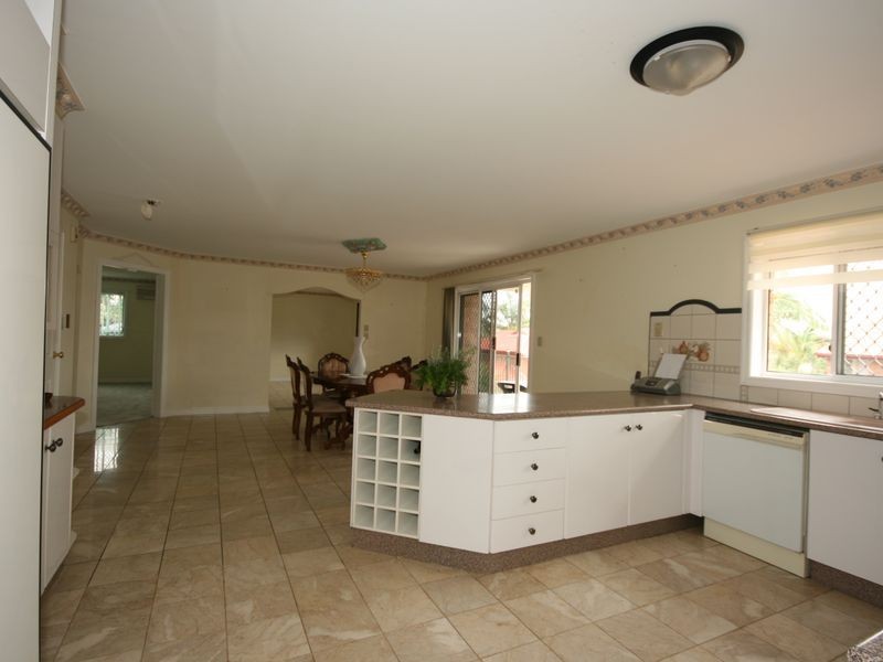 30 Eromanga Street, Carindale QLD 4152