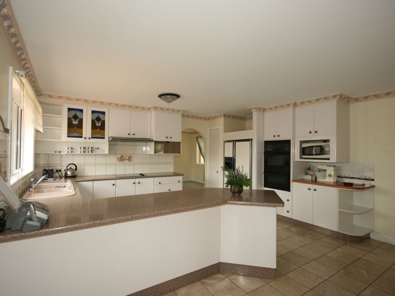 30 Eromanga Street, Carindale QLD 4152