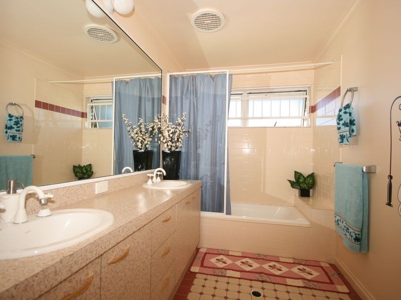 25 Picasso Street, Carina QLD 4152