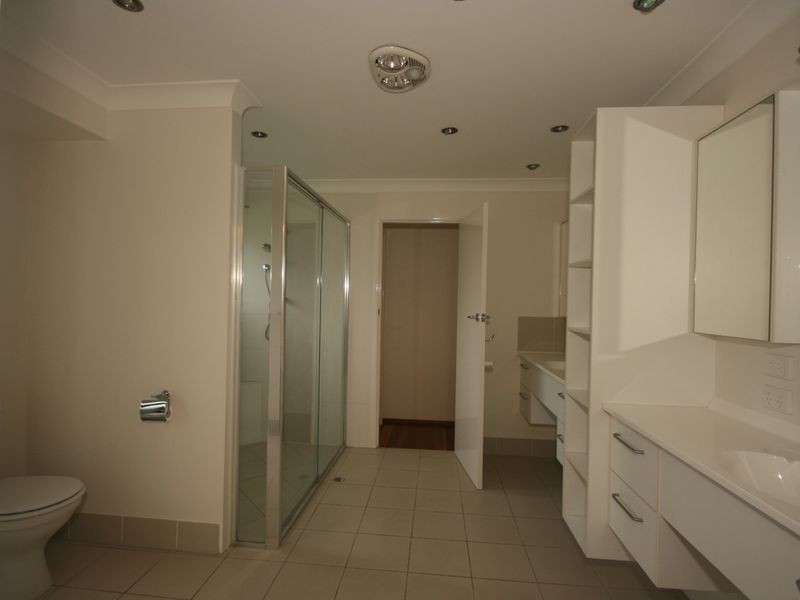 387 Pine Mountain Road, Mansfield QLD 4122