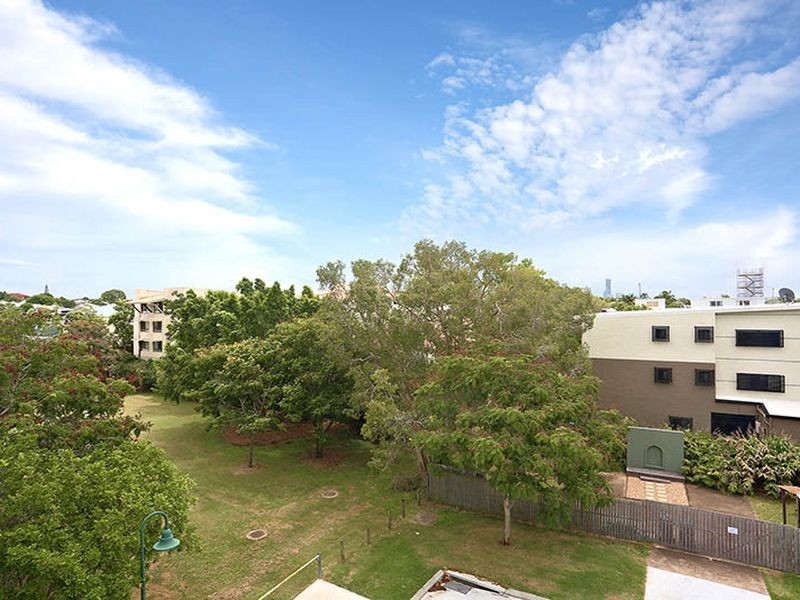 3/143 Cavendish Rd., Coorparoo QLD 4151