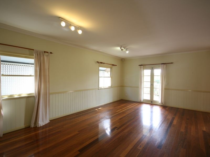 76 Raven Street, Camp Hill QLD 4152