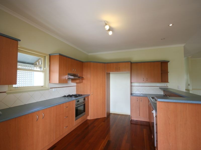 76 Raven Street, Camp Hill QLD 4152