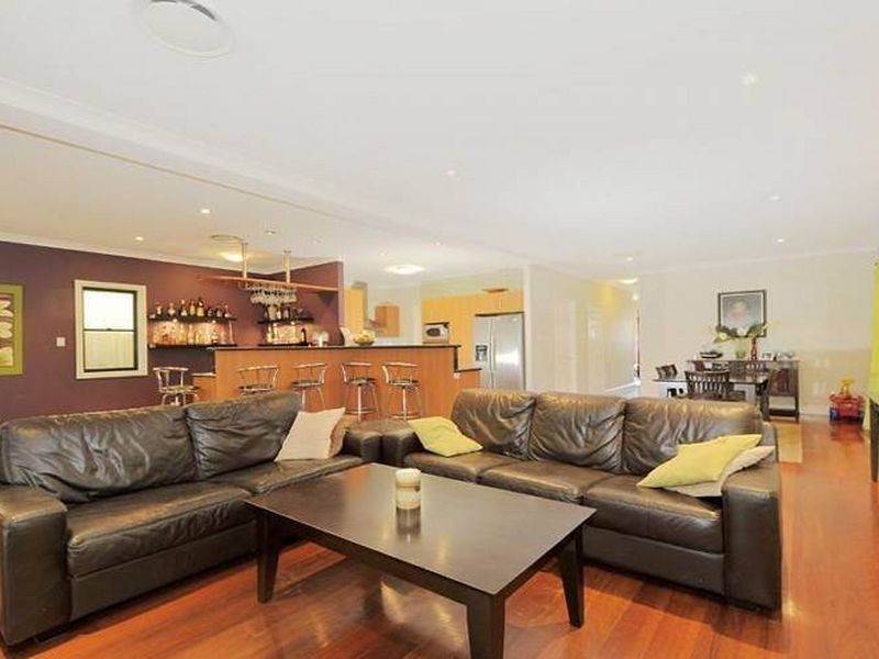 25 Frank Street, Norman Park QLD 4170