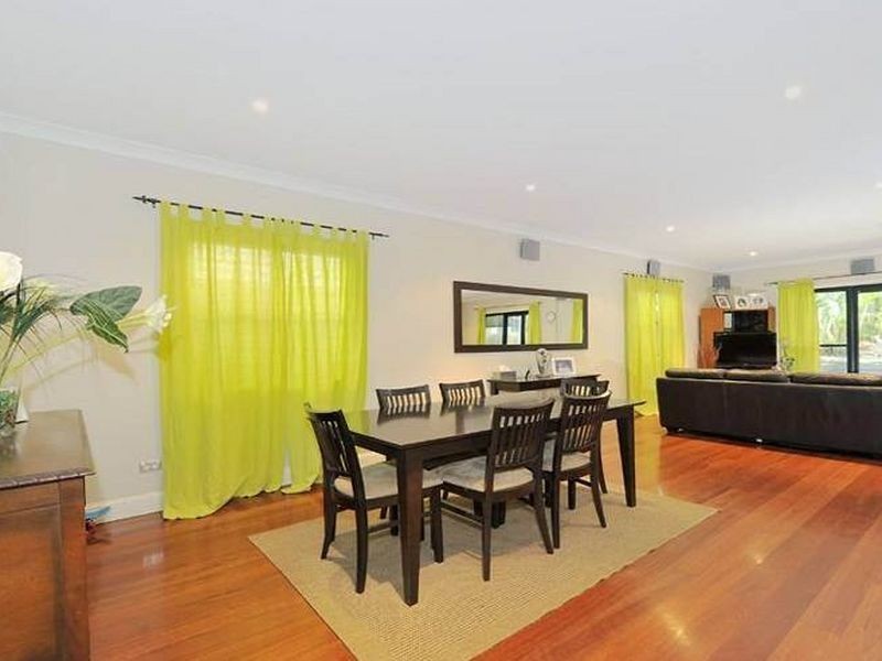 25 Frank Street, Norman Park QLD 4170