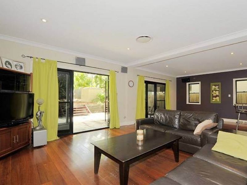 25 Frank Street, Norman Park QLD 4170