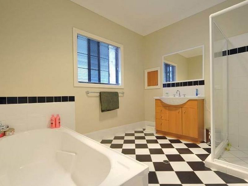 25 Frank Street, Norman Park QLD 4170