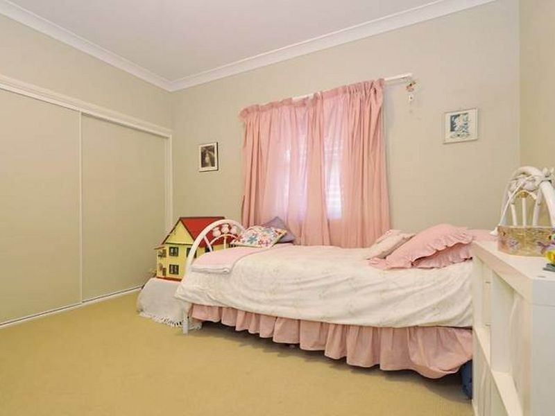 25 Frank Street, Norman Park QLD 4170