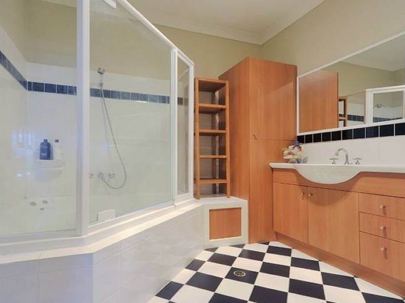 25 Frank Street, Norman Park QLD 4170