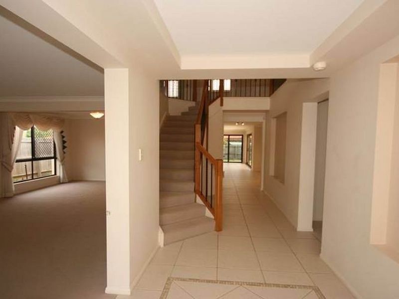 6 Grasmere Place, Carindale QLD 4152