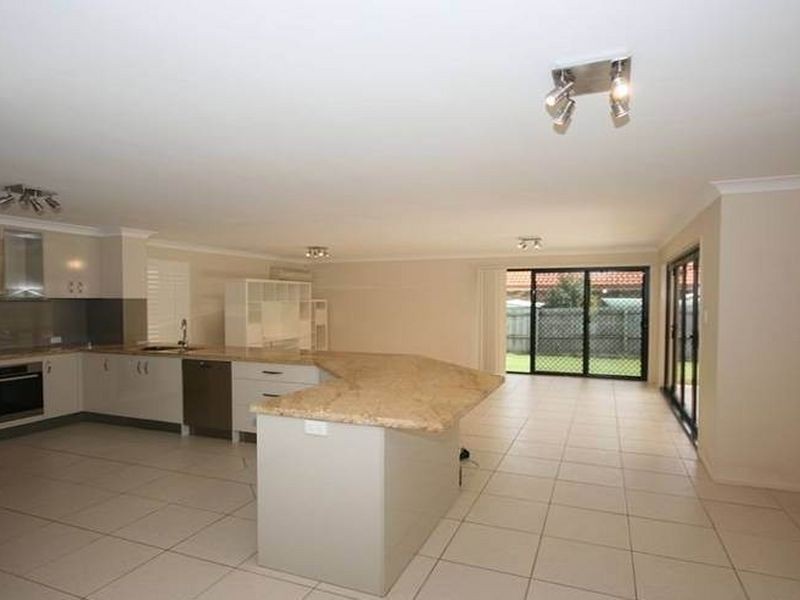 6 Grasmere Place, Carindale QLD 4152