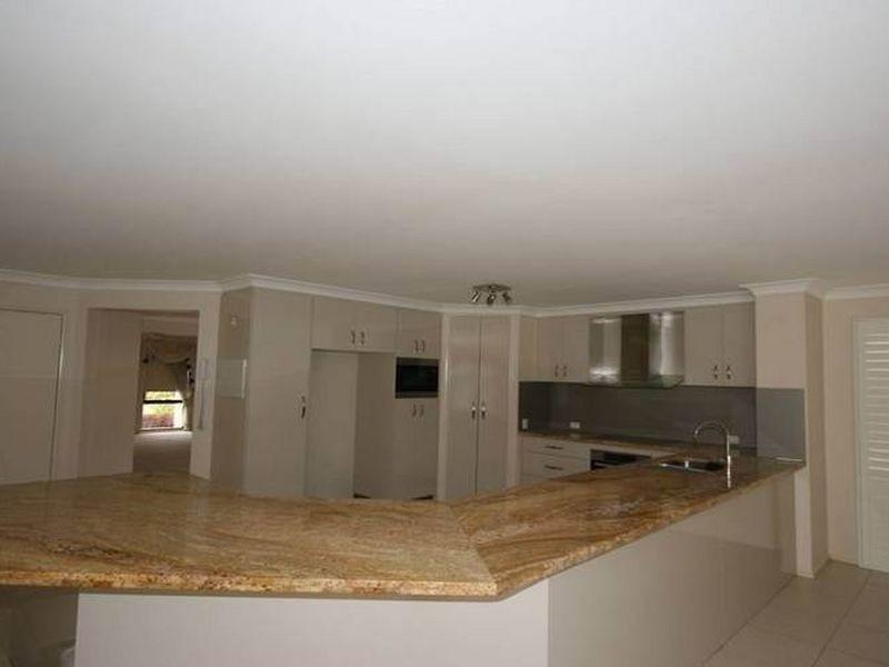 6 Grasmere Place, Carindale QLD 4152