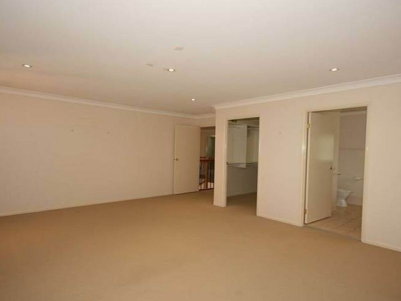 6 Grasmere Place, Carindale QLD 4152