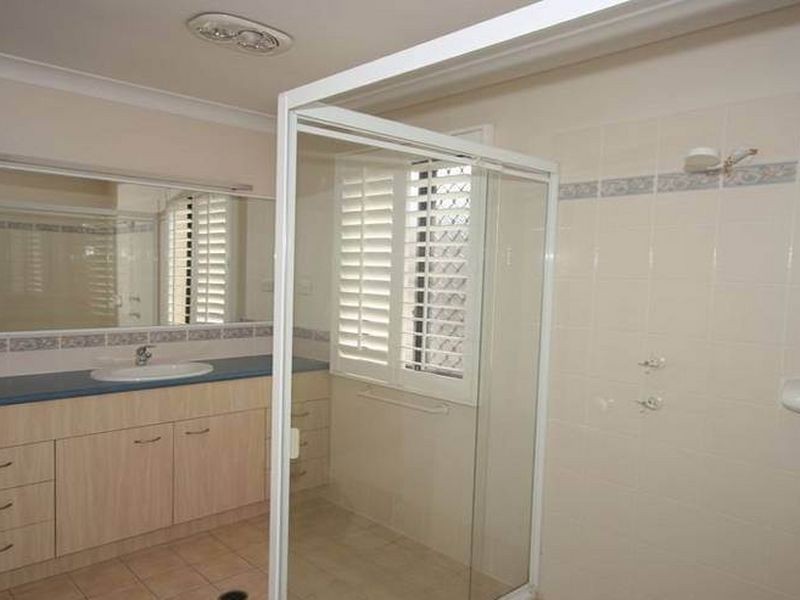 6 Grasmere Place, Carindale QLD 4152