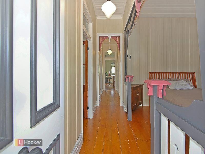 4 Sword Street, Woolloongabba QLD 4102