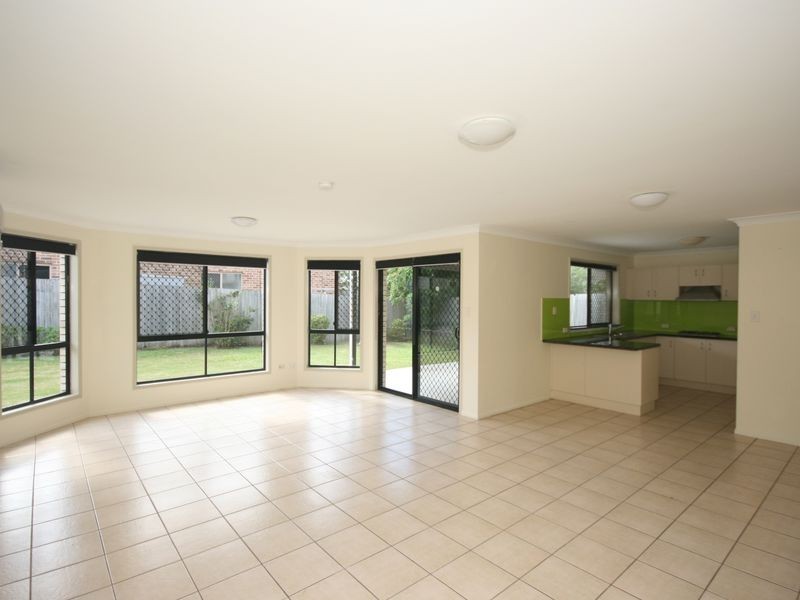 25 Reynolds Street, Carindale QLD 4152