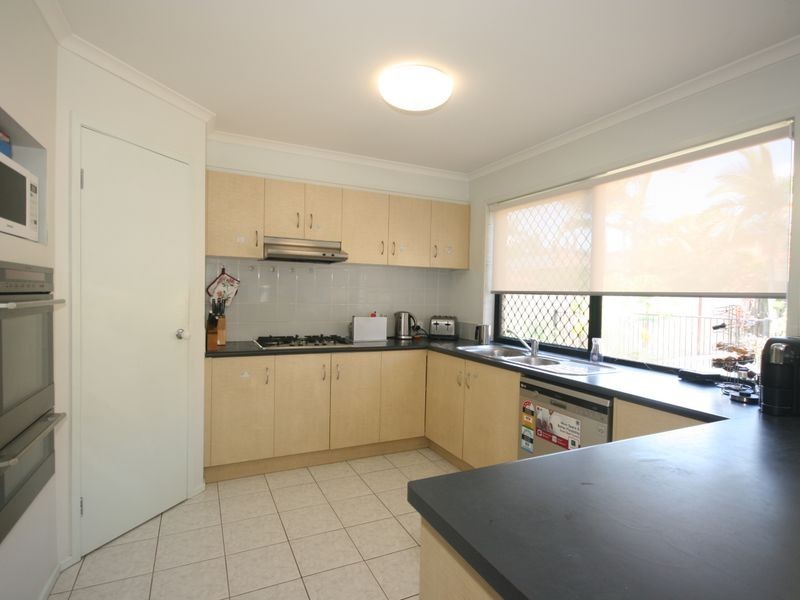 15 Coventry Circuit, Carindale QLD 4152