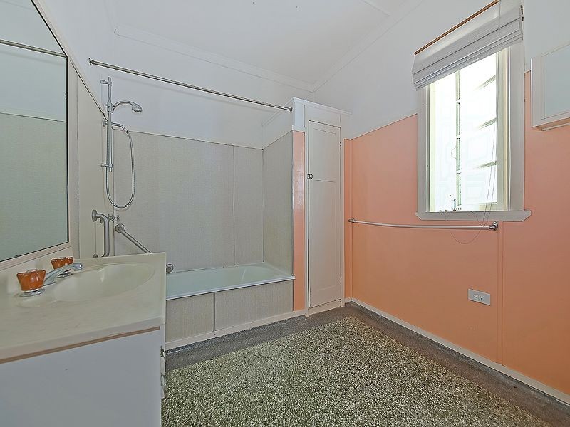 3 Henderson Street, Camp Hill QLD 4152