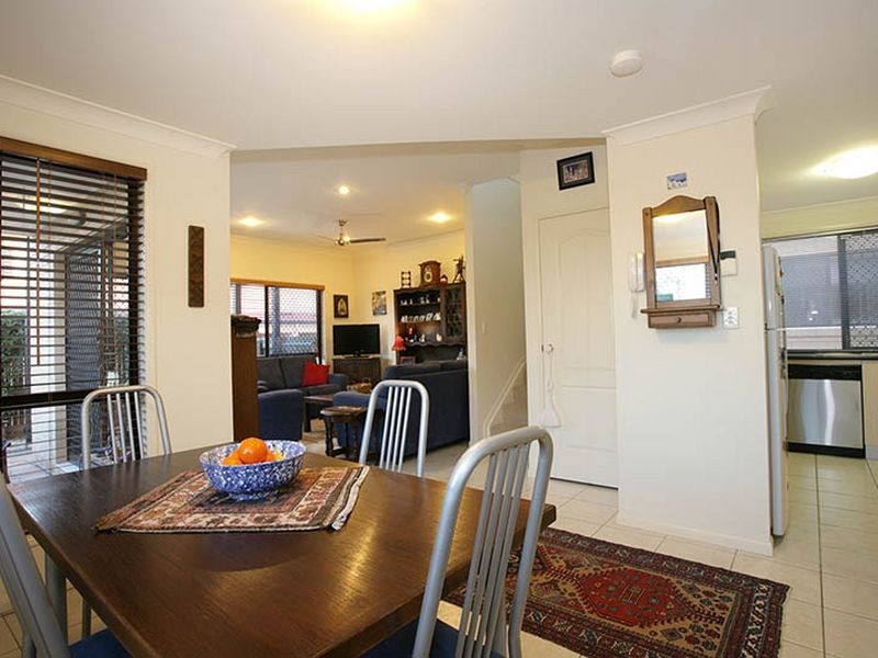 2/33 Pembroke Street, Carina QLD 4152