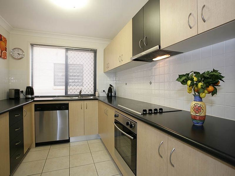 2/33 Pembroke Street, Carina QLD 4152