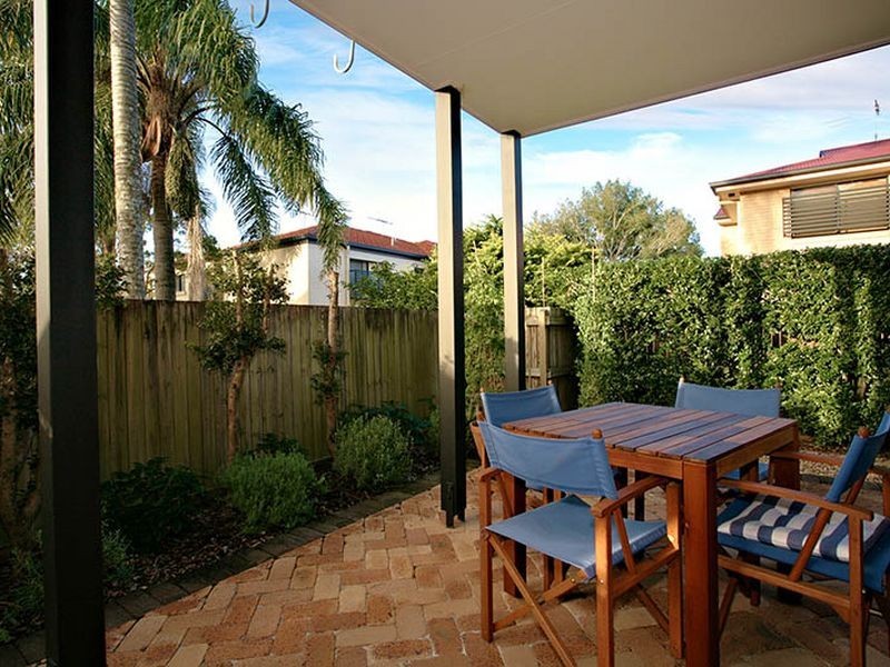 2/33 Pembroke Street, Carina QLD 4152