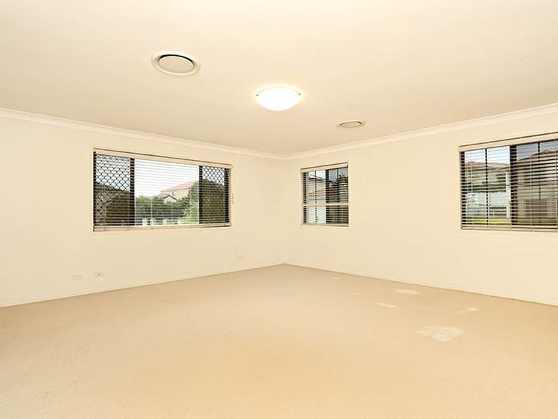 97 Silky Oak Crescent, Carindale QLD 4152