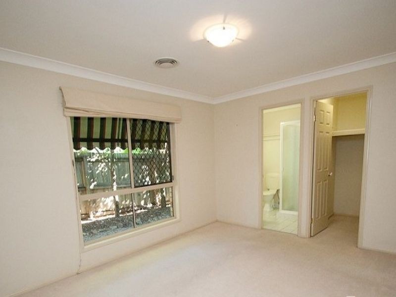 107 Oakley Street, Carindale QLD 4152