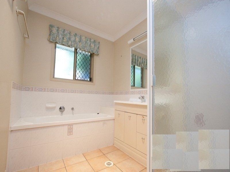 107 Oakley Street, Carindale QLD 4152