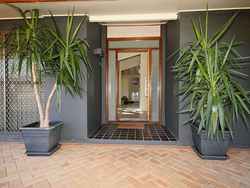 27 Banwell Crescent, Carindale QLD 4152