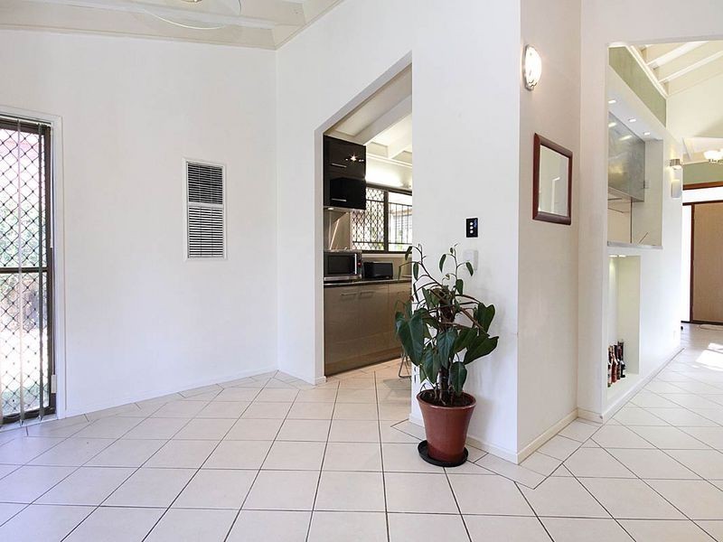 27 Banwell Crescent, Carindale QLD 4152