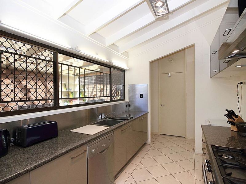 27 Banwell Crescent, Carindale QLD 4152