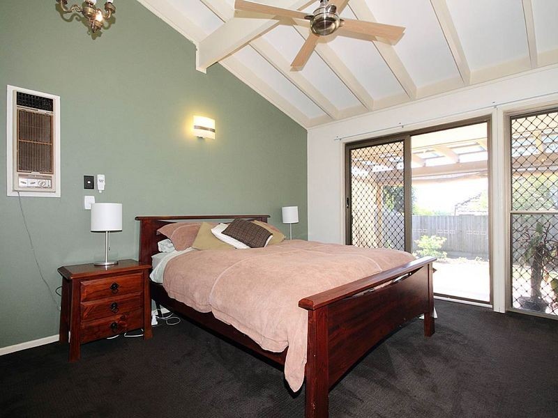 27 Banwell Crescent, Carindale QLD 4152