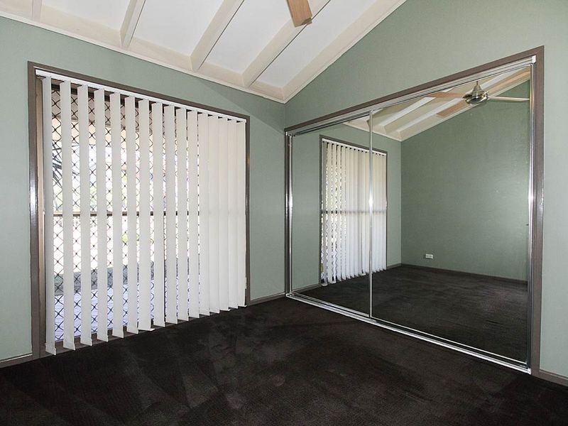 27 Banwell Crescent, Carindale QLD 4152