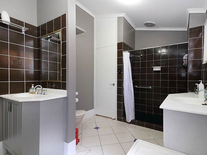 27 Banwell Crescent, Carindale QLD 4152