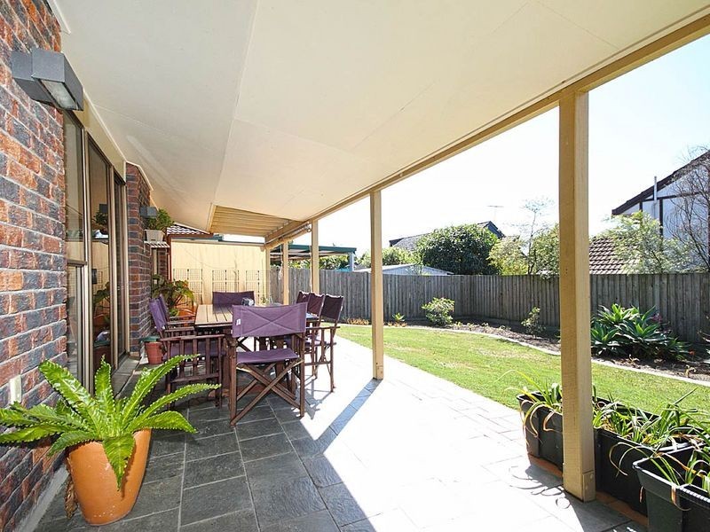 27 Banwell Crescent, Carindale QLD 4152